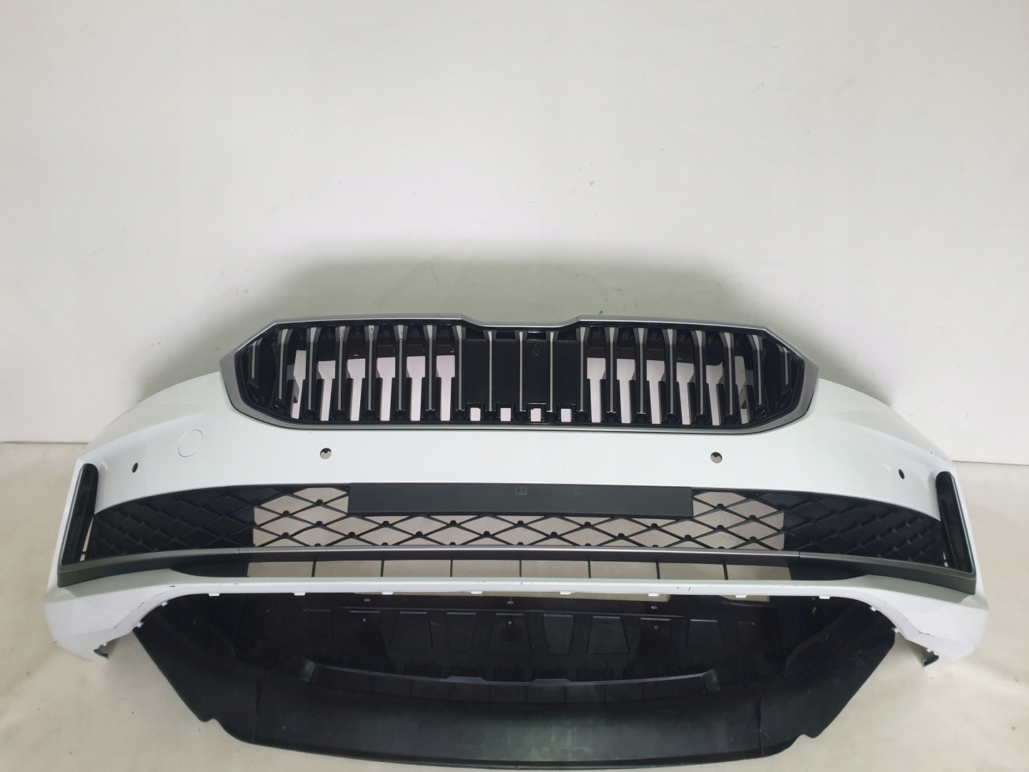 SKODA SUPERB IV 3P0 23-> bumper front front 4 x PDC cover 3P0807221