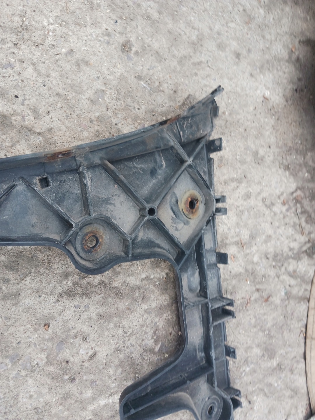 bumper bracket left rear part Audi A6 C6 kombi 4f9807453