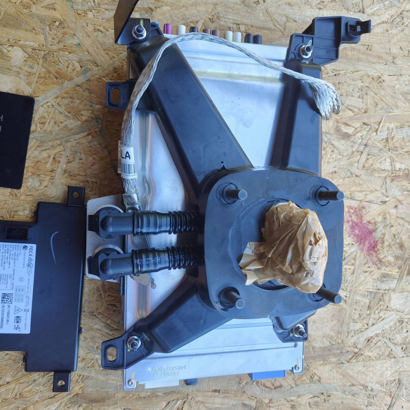 module bezkluczykowy key karta running board startowy computer Tesla Model Y