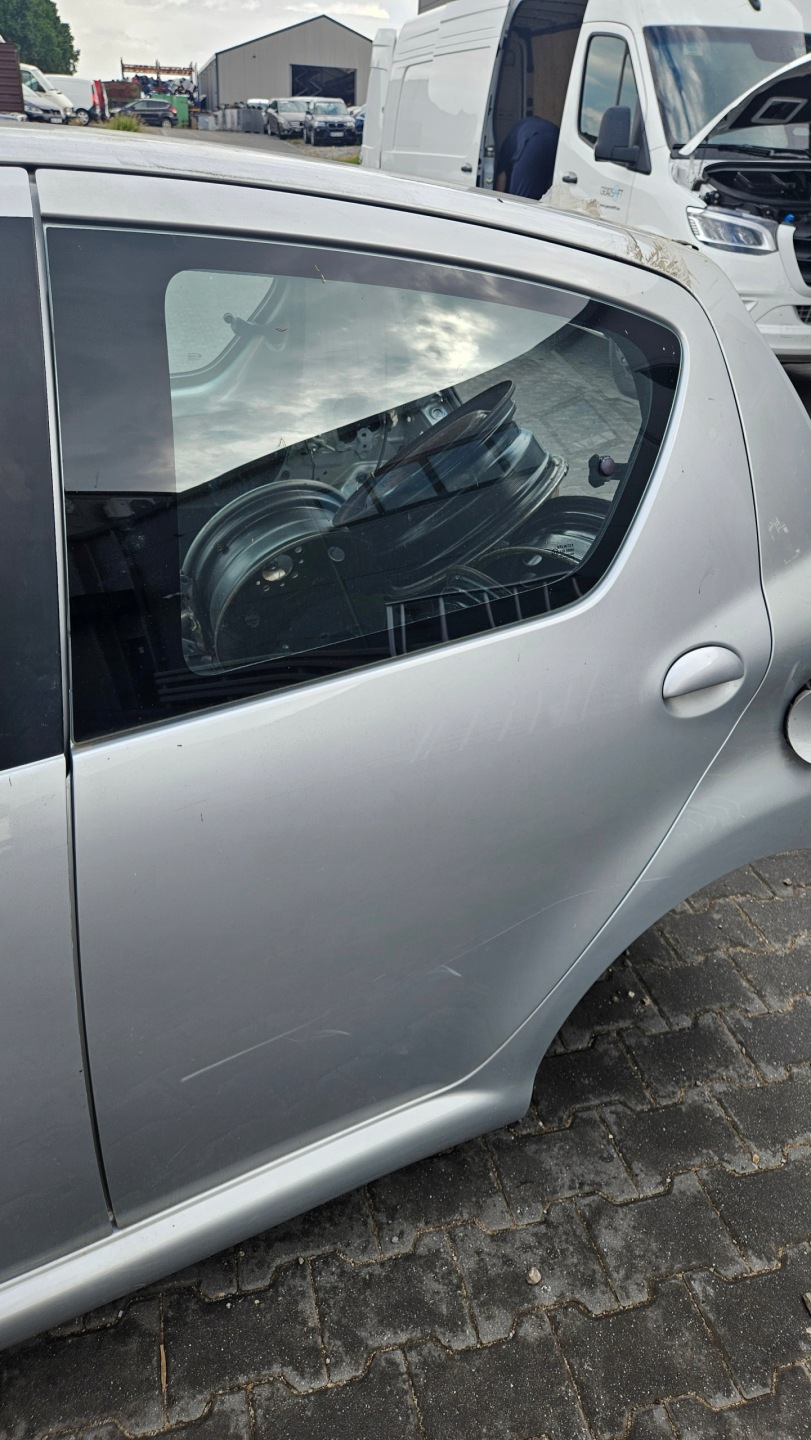 door left rear part complete TOYOTA AYGO and colour 1E7