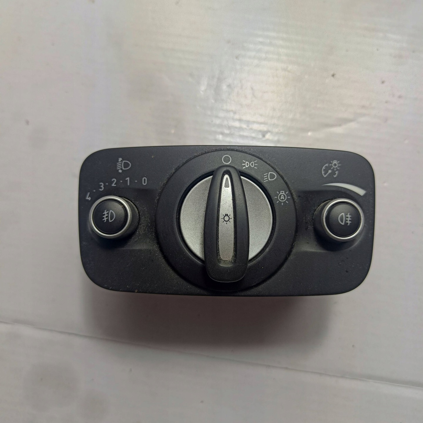 Ford Fiesta MK7 LIFT 2013 light switch srebrny