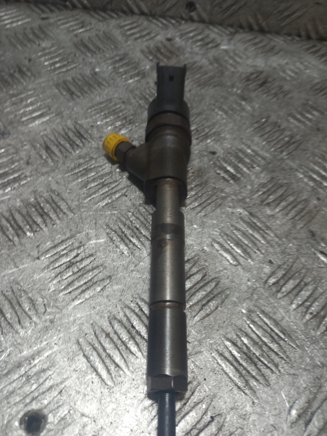 nozzle injector TOYOTA AURIS 2367033040