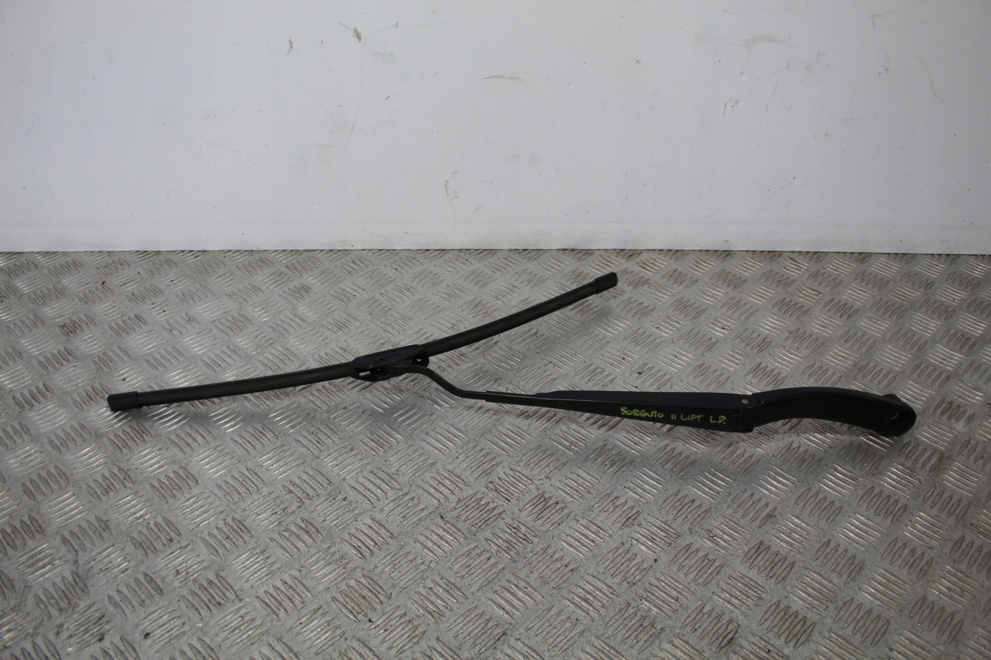 wiper arm left KIA SORENTO II 2 LIFT