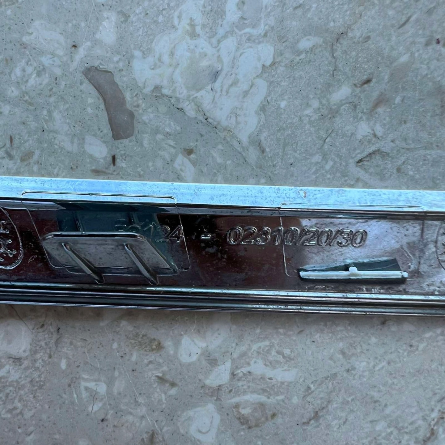 TOYOTA COROLLA E16 E18 moulding CHROM grille radiator 53124-02310