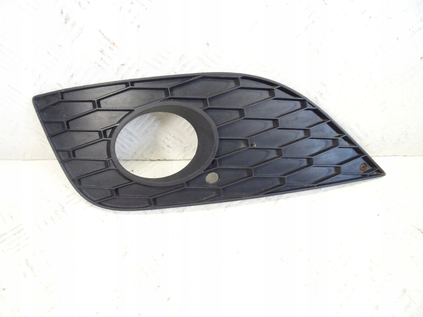 grid of a bumper front front right SEAT EXEO 3R0853666A