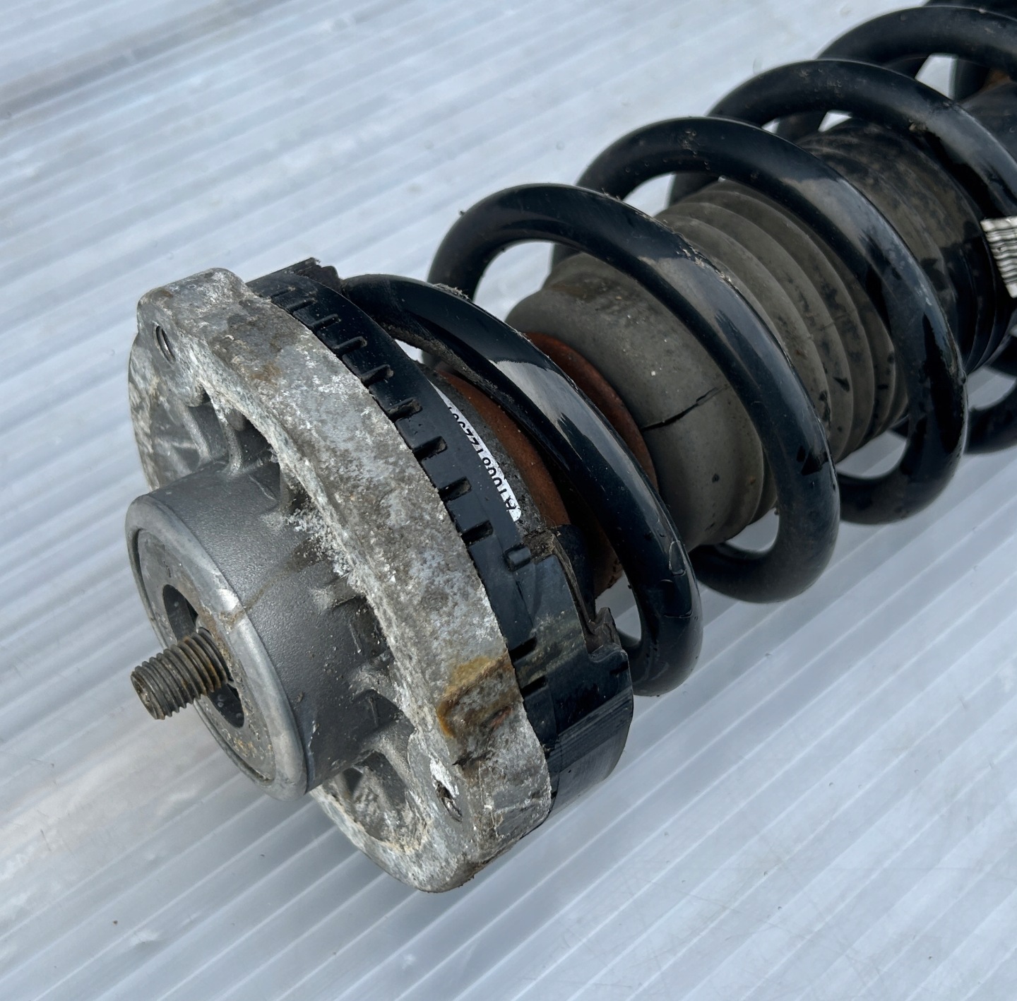 shock absorber spring left front BMW 5 F11 6797765