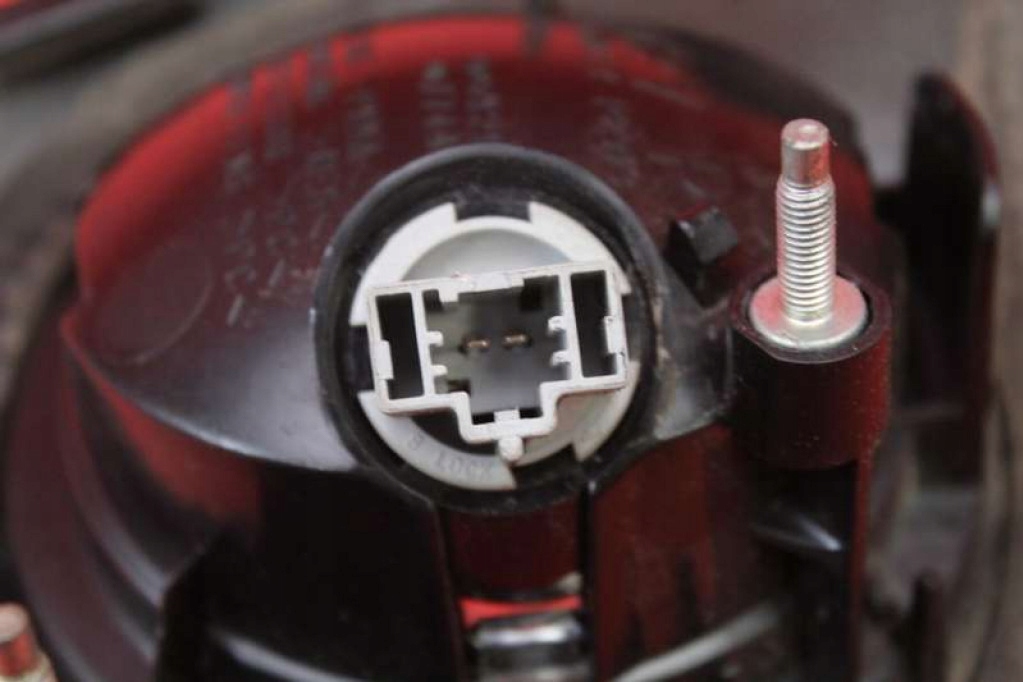light right rear part rear P2913R MAZDA 3 1 and BK 5D HB 03-06