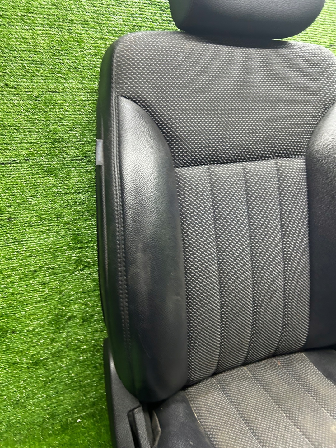 seat MERCEDES W251 R right of the passenger front front