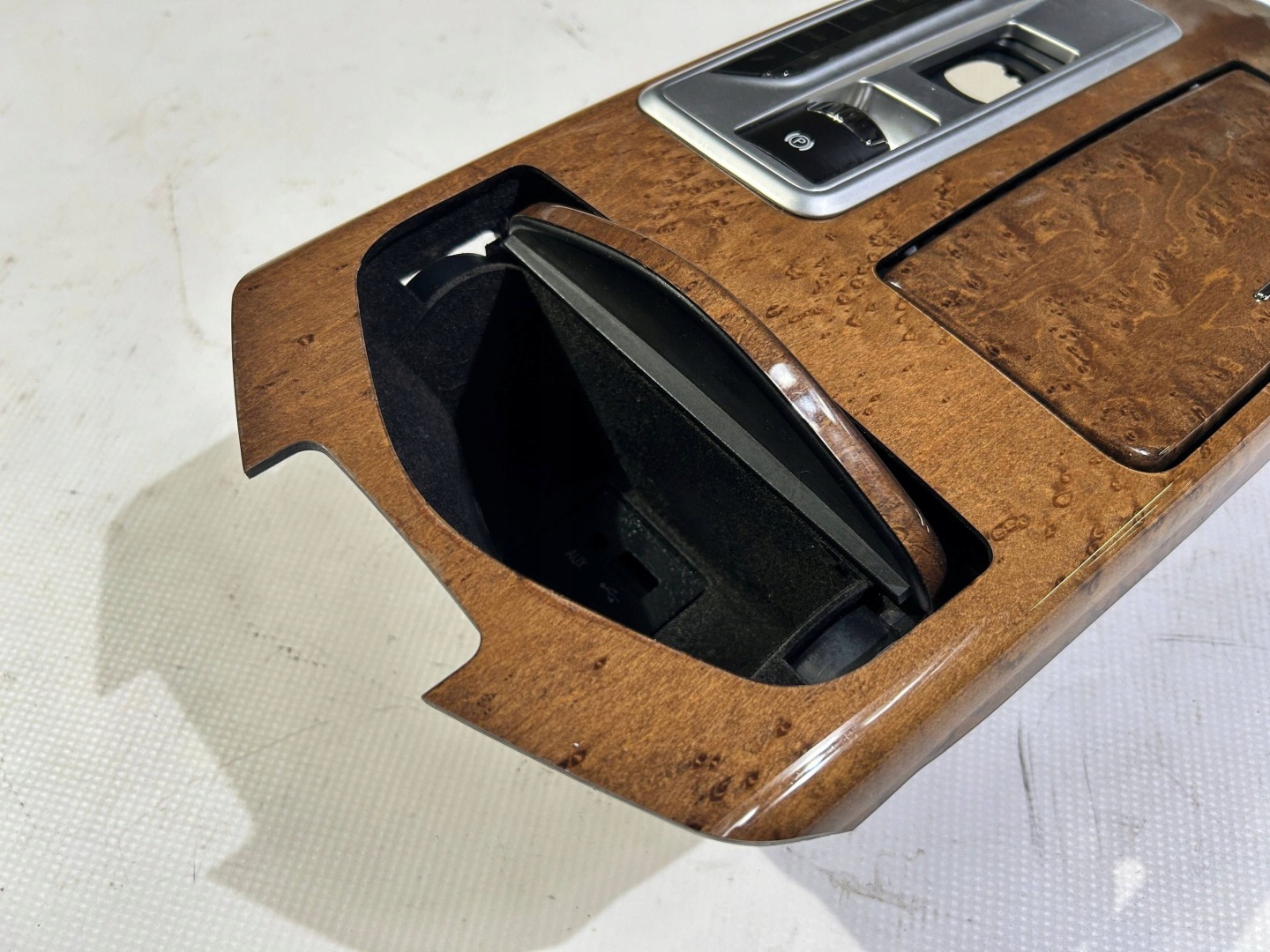 Tunel mitte cup holder dekor tunelu Maserati Quattroporte 2013