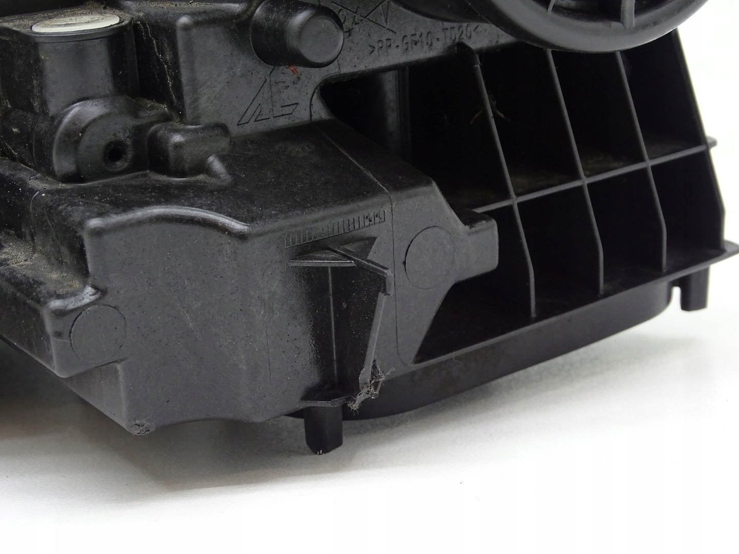 REFLEKTOR light right front right BI XENON MERCEDES GLA W156 A1569062000