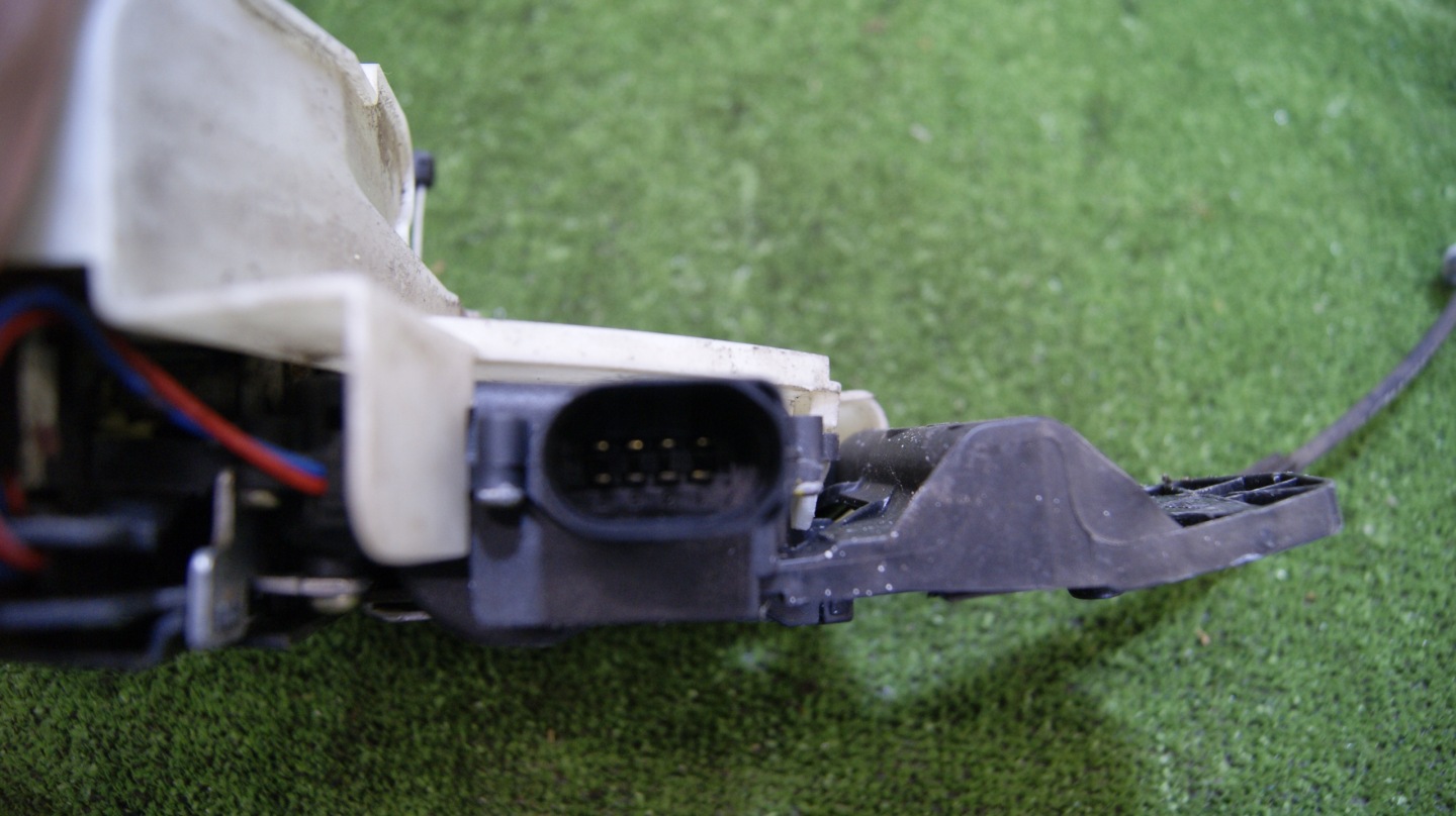 lock door right front VOLKSWAGEN PASSAT B5 FL 8 PIN