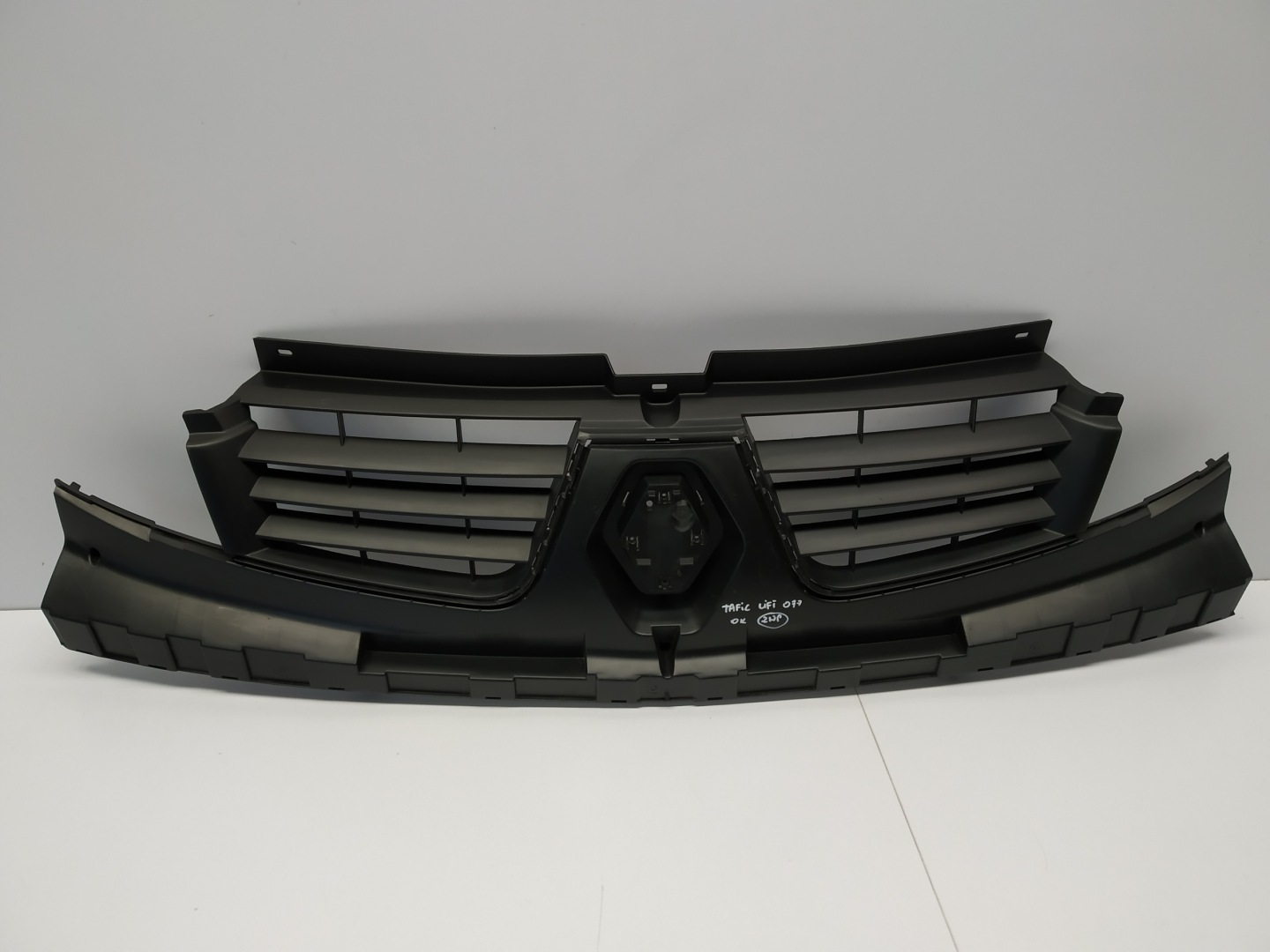 Renault Trafic lift grille grid support front grill II holder 623100247R