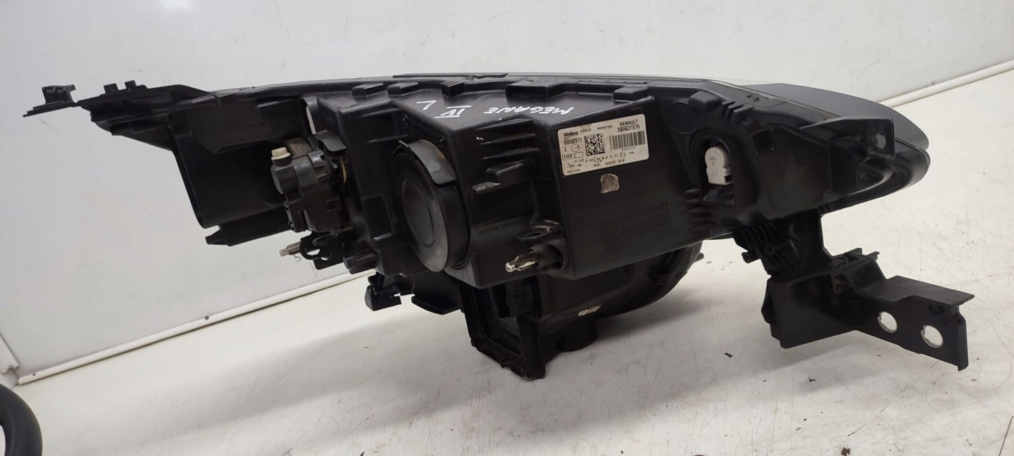 light front front left Renault Megane IV