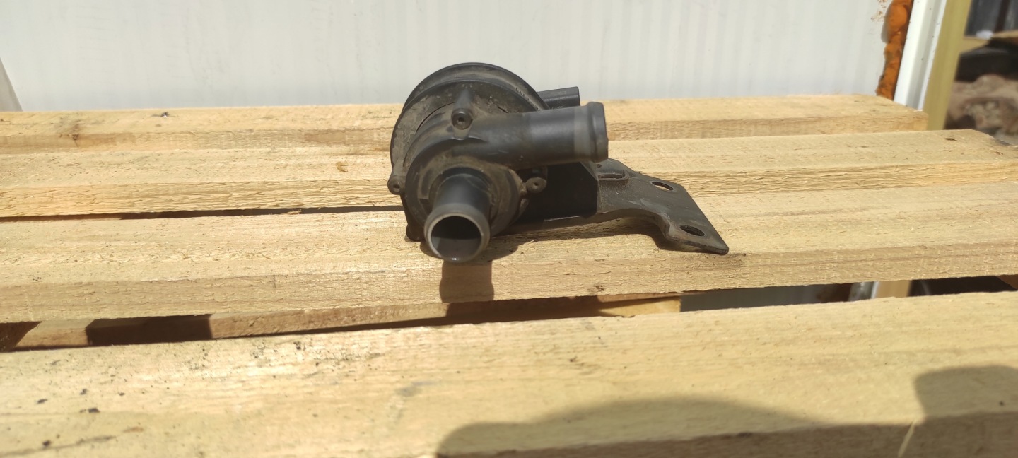supplementary water pump seat altea 2.0 TFSI