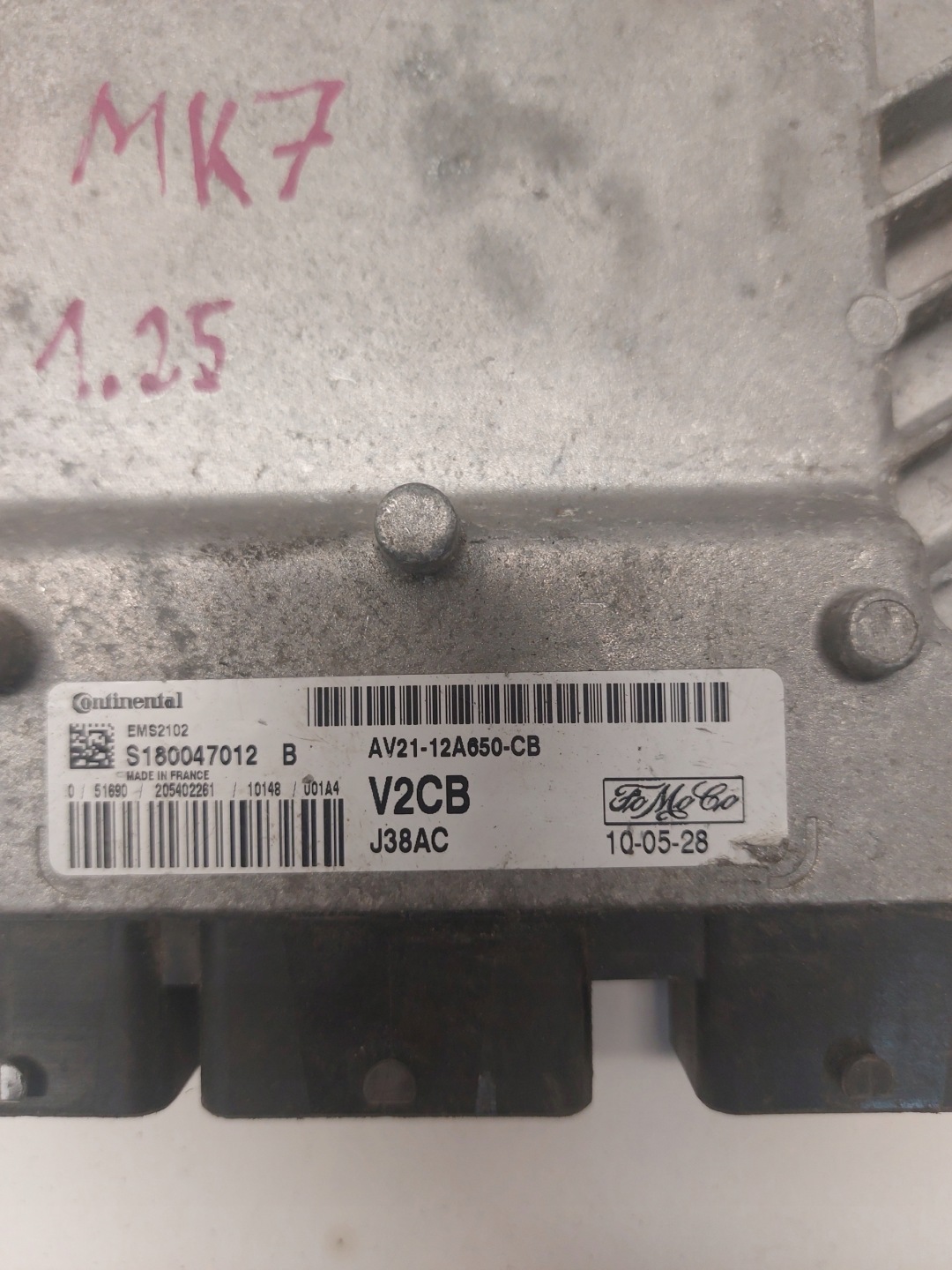 control unit of the engine FORD FIESTA MK7 1.25 AV21-12A650-EC