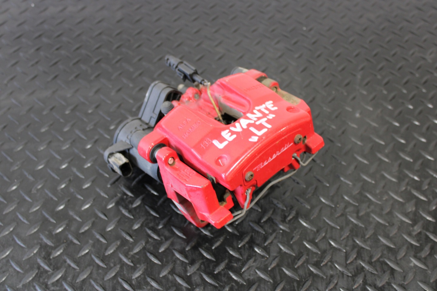 caliper brake left rear part MASERATI LEVANTE M161