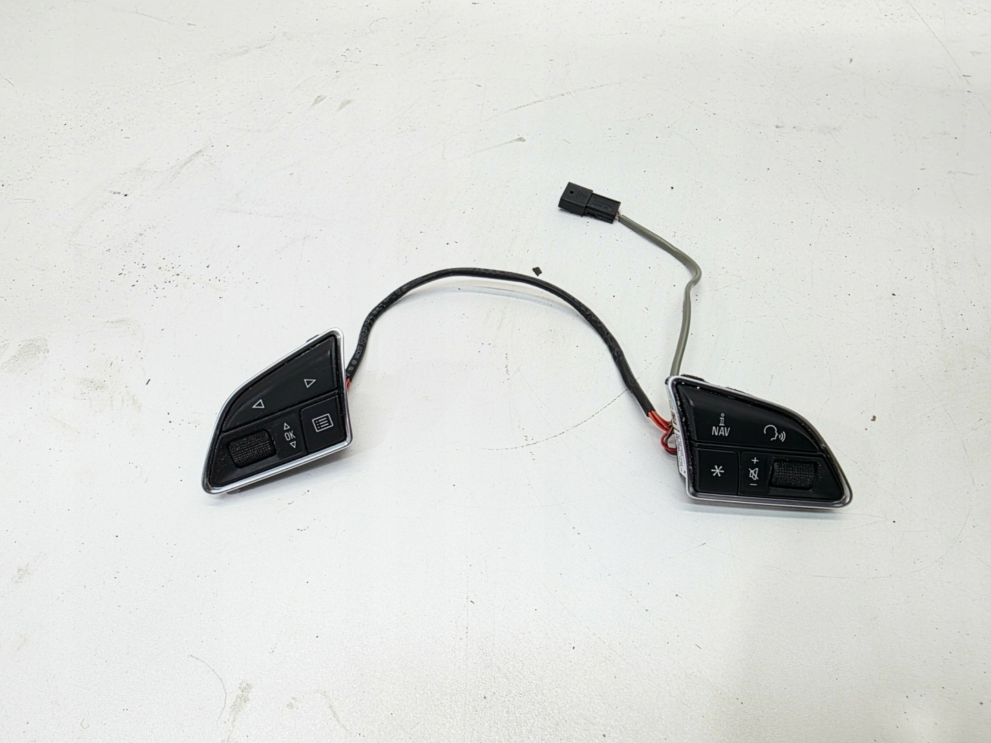 GUZIK button MULTIFUNKCJI CHROM AUDI A3 8V Q3 8U 8U0951523C