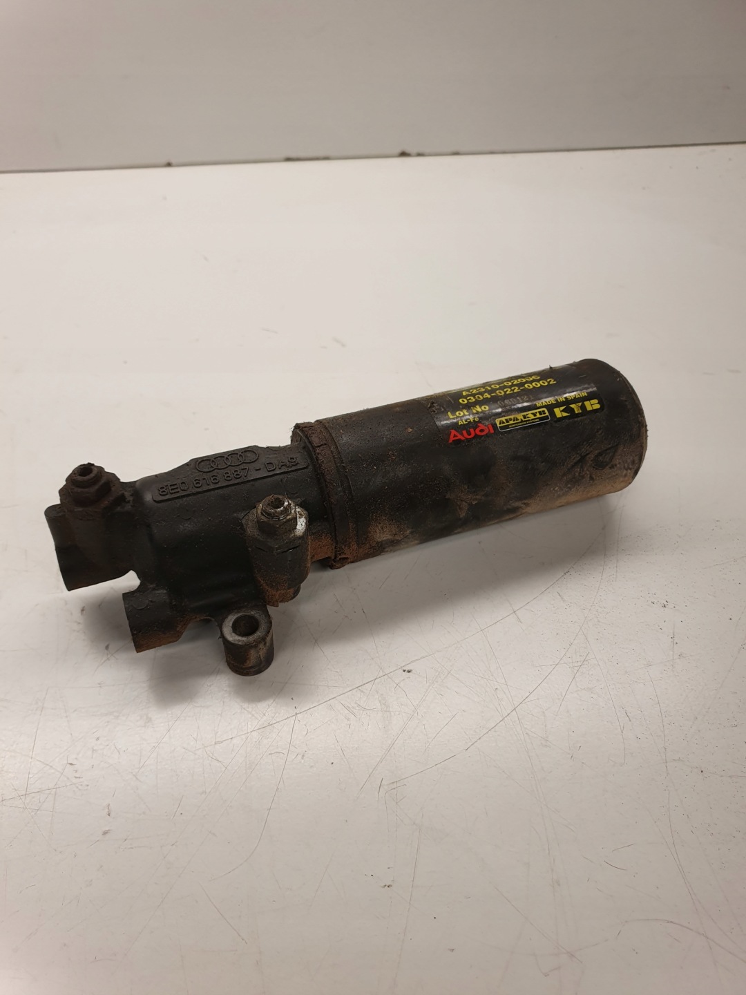 ventil CENTRALNY amortizera AUDI S4 B7 8E0616887