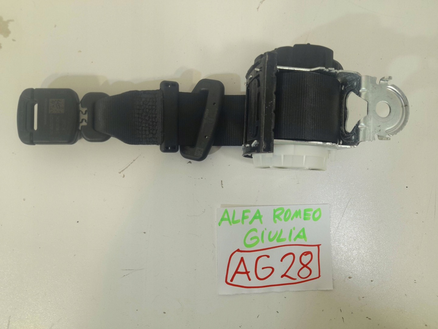 Alfa Romeo Giulia hinten mitte Gurten Sicherheits 01561129420 (AG28)