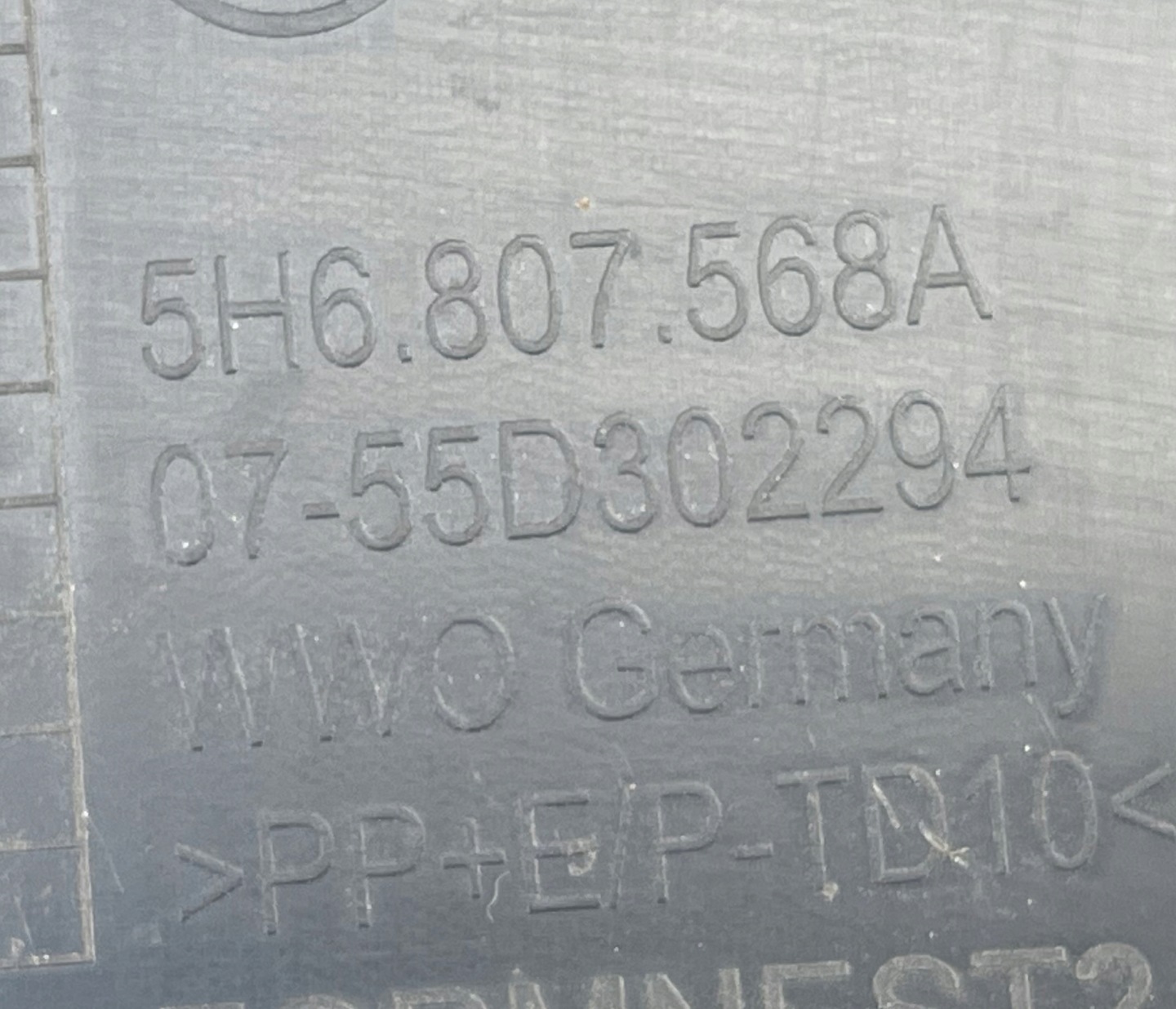 VW GOLF VIII HB SPOILER der Stoßstange heck 5H6807568A