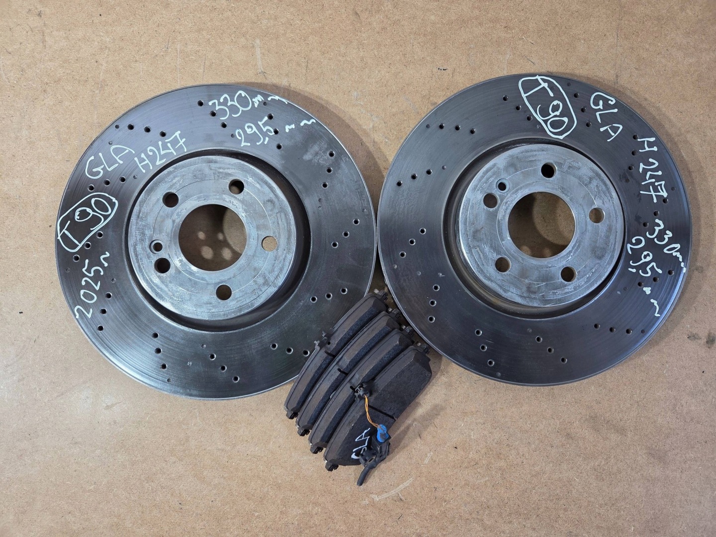 Mercedes-Benz GLA H247 discs brake front plates A2474212012 (T90)