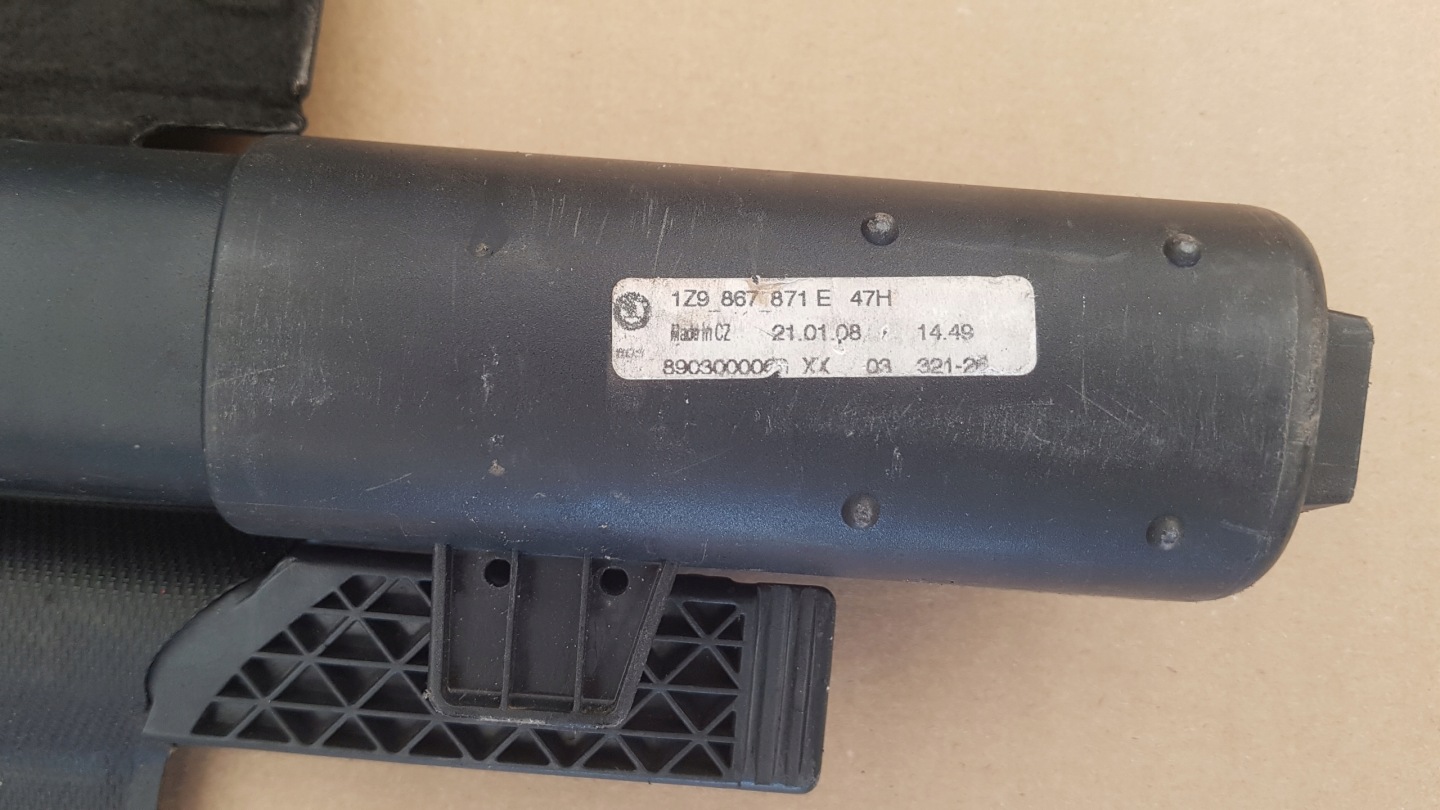 blinds boot SKODA OCTAVIA II 04-13 1Z9867871E