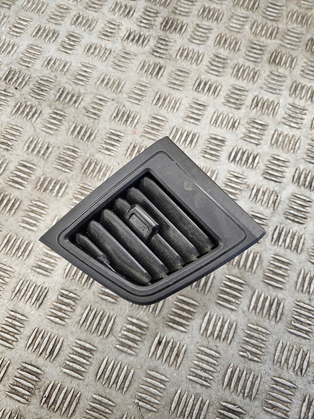 VW T6 grid air conditioning devices left 7E1819203J