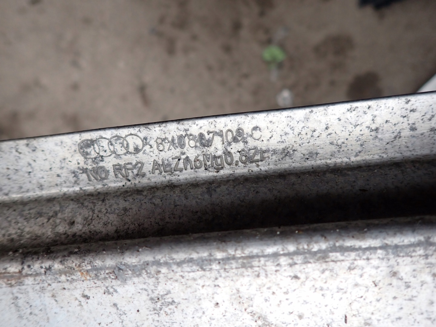 AUDI A1 8X0 10- sider front front below bumper
