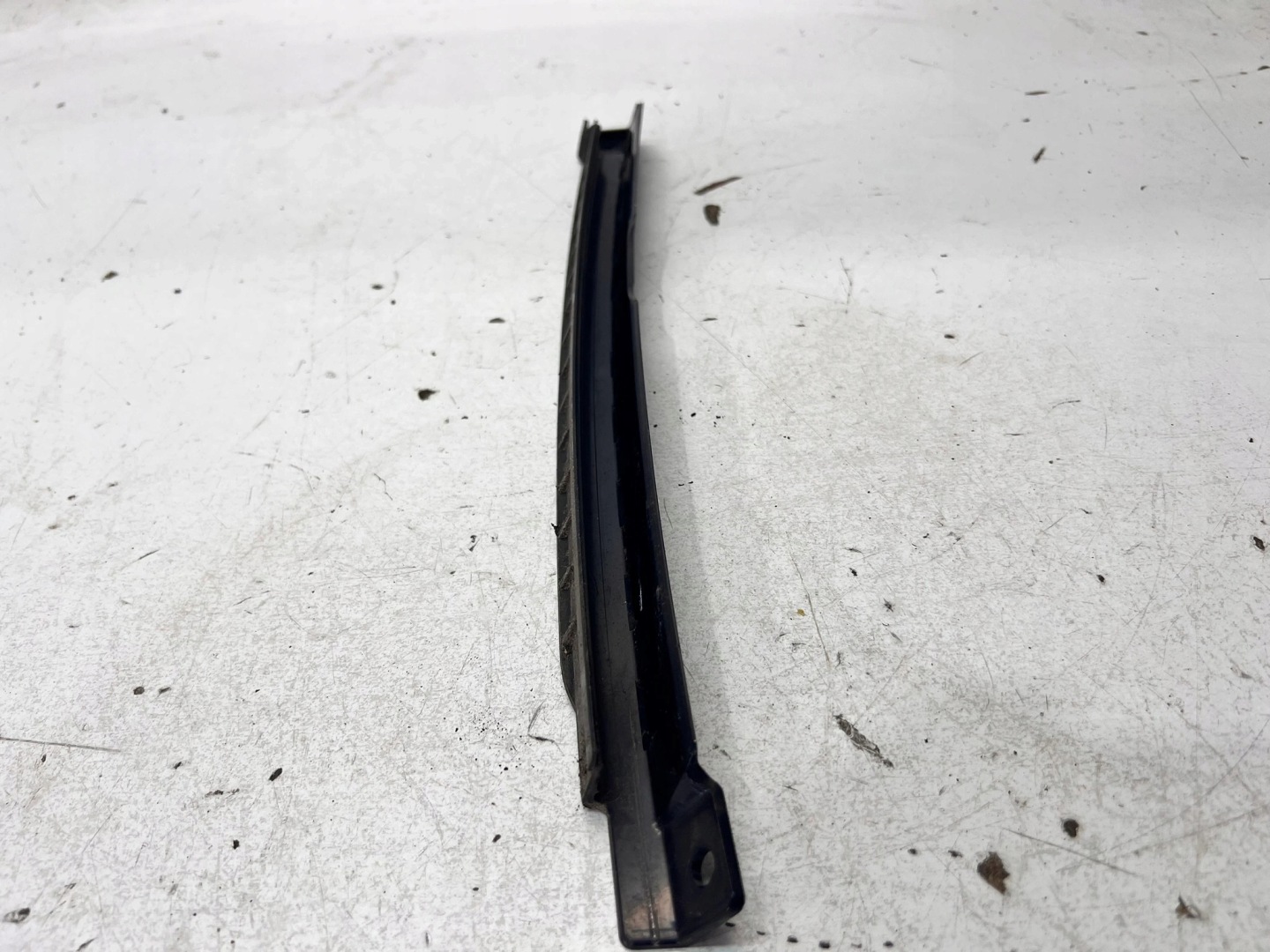 PROWADNICA windows left rear part AUDI Q7 4M 4M0839067
