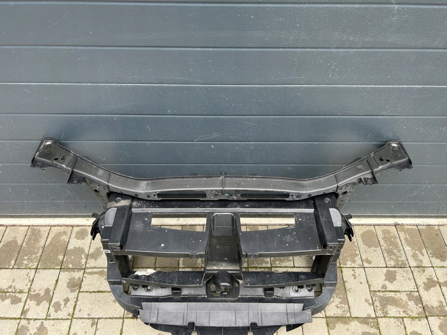 Bmw X1 E84 support panel for radiators pillar iron