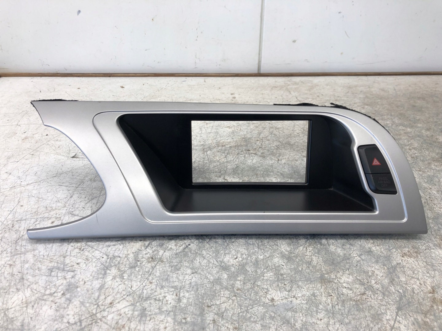 RÁM obal WYSWIETLACZA AUDI A4 B8 8K1857186G