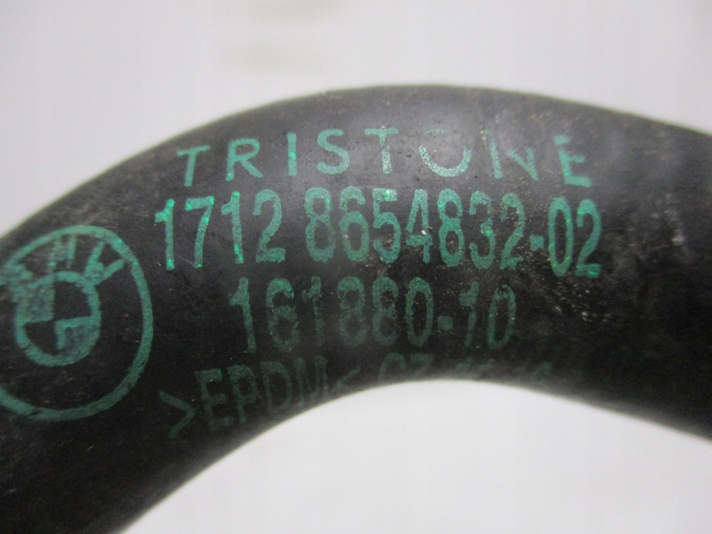 trouba hadice BMW 8654832