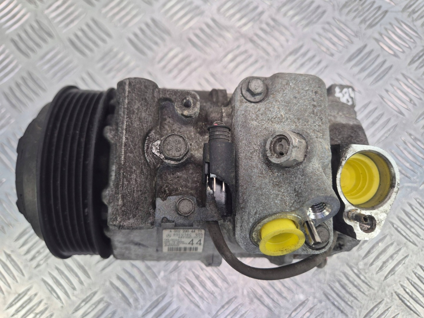 Mercedes C250 CGI W204 compressor; compressor of the air conditioning A0022304411