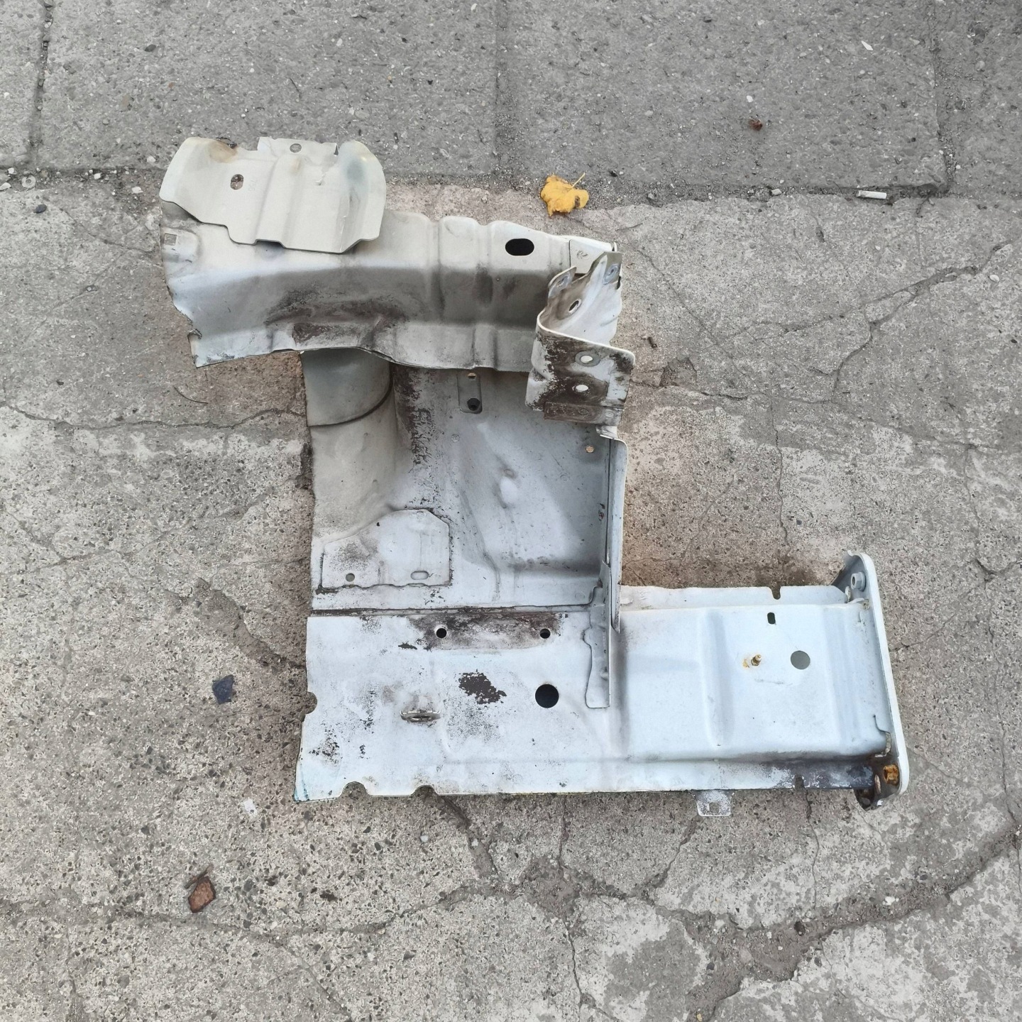 quarter right front front Ford Fiesta MK7 LIFT biala HC