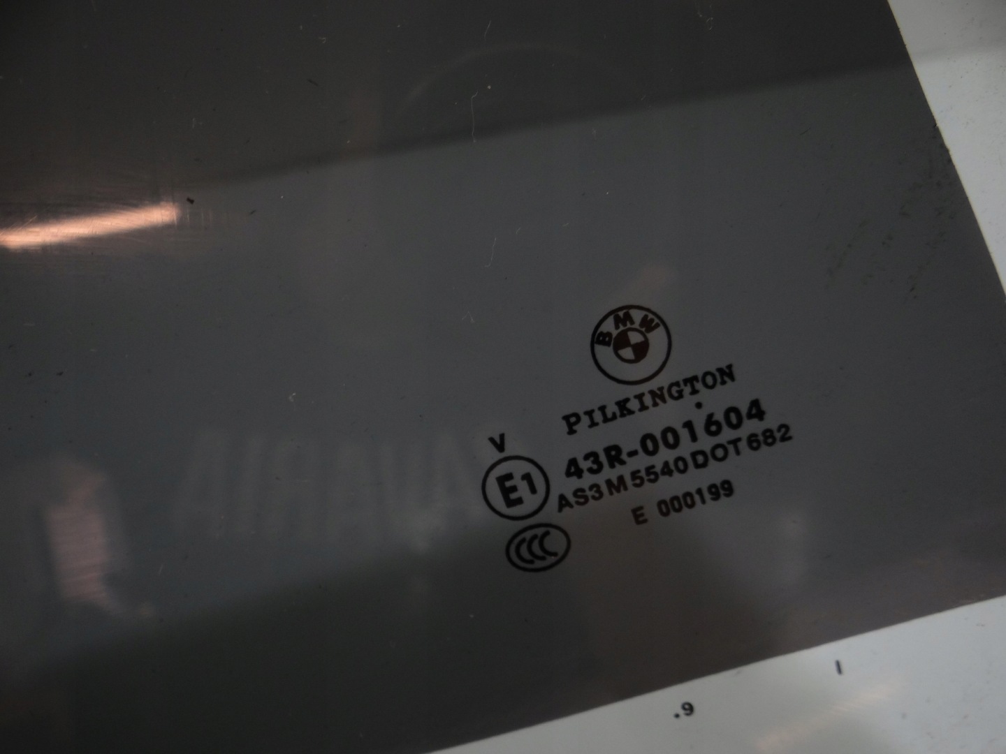 window side door right rear part BMW E90 (16932674)