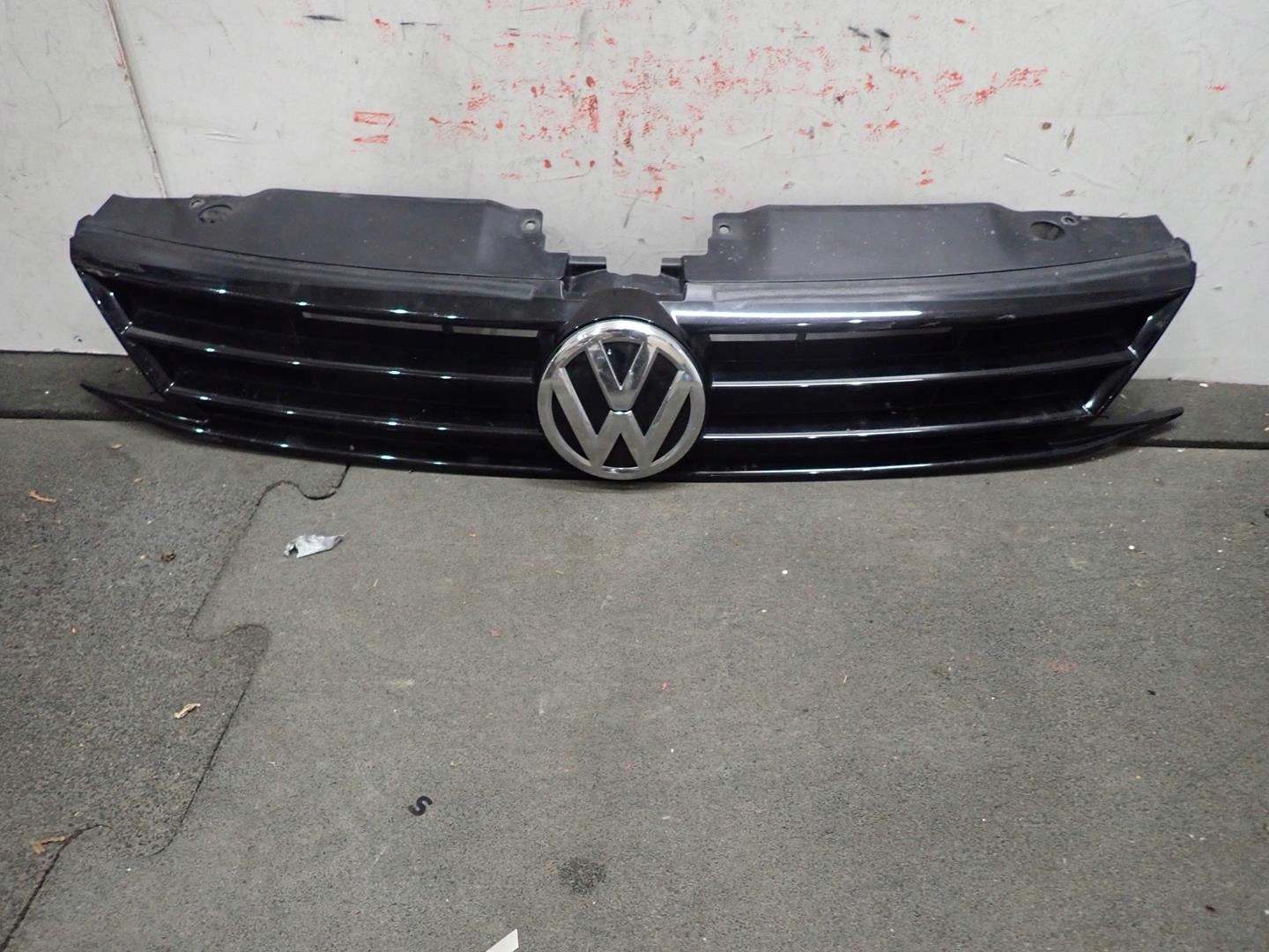 Grill VW JETTA 2015- 5C6853655E