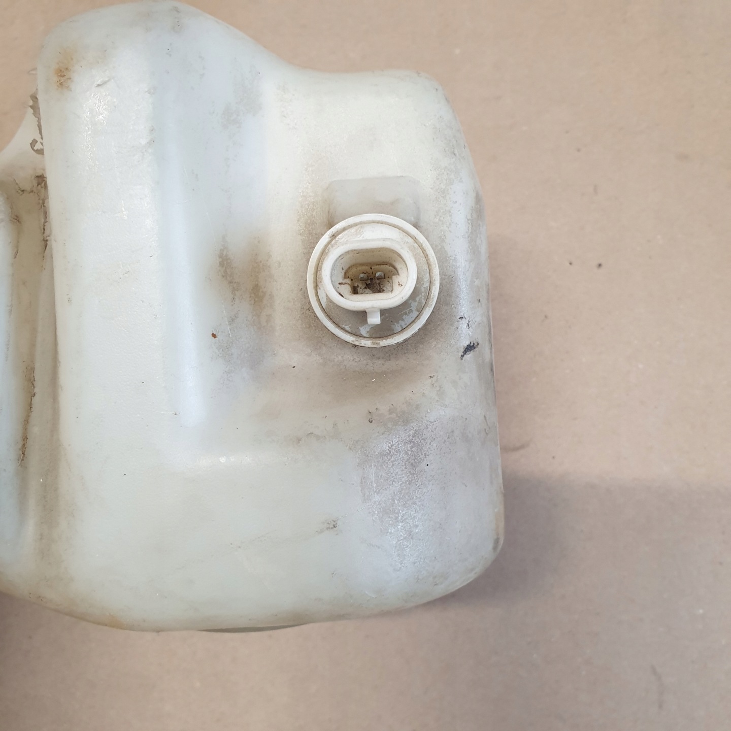Behälter der Spritzdüse DECKEL OPEL KADETT 1.6 1989'