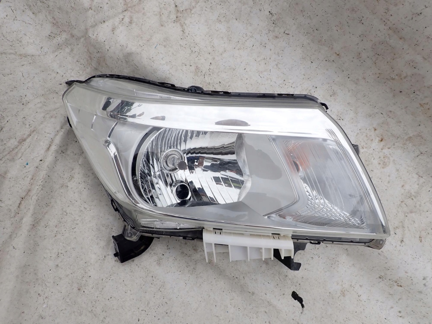 NISSAN NAVARA IV 4 14-> light front front right