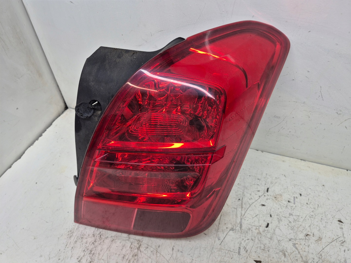 CHEVROLET TRAX light right rear part UK 2013R