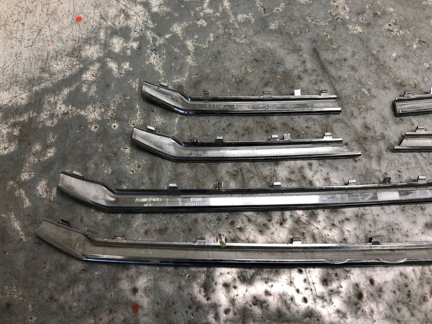 moulding CHROM GRILLA AUDI A8 D4 4H0853651