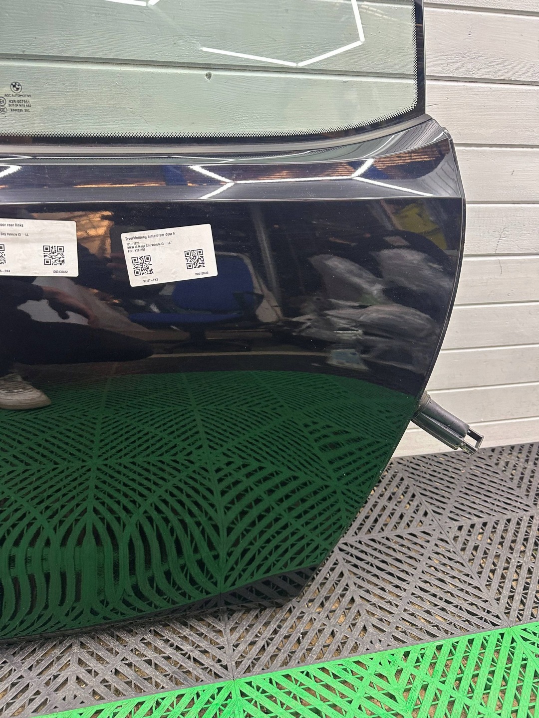 door rear. rear part side left BMW i3 complete