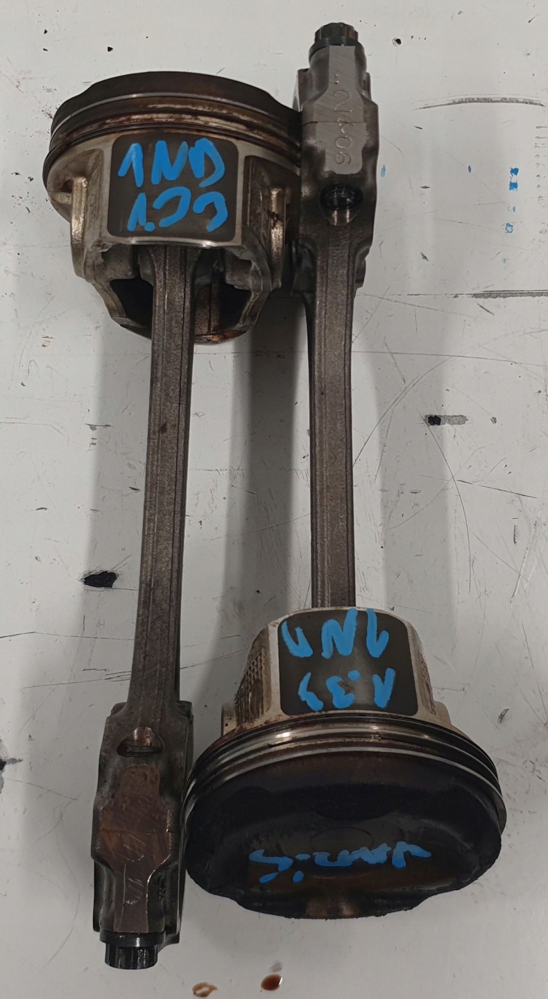 Toyota Yaris 2 3 Auris 1.33 VVTi piston connecting rod