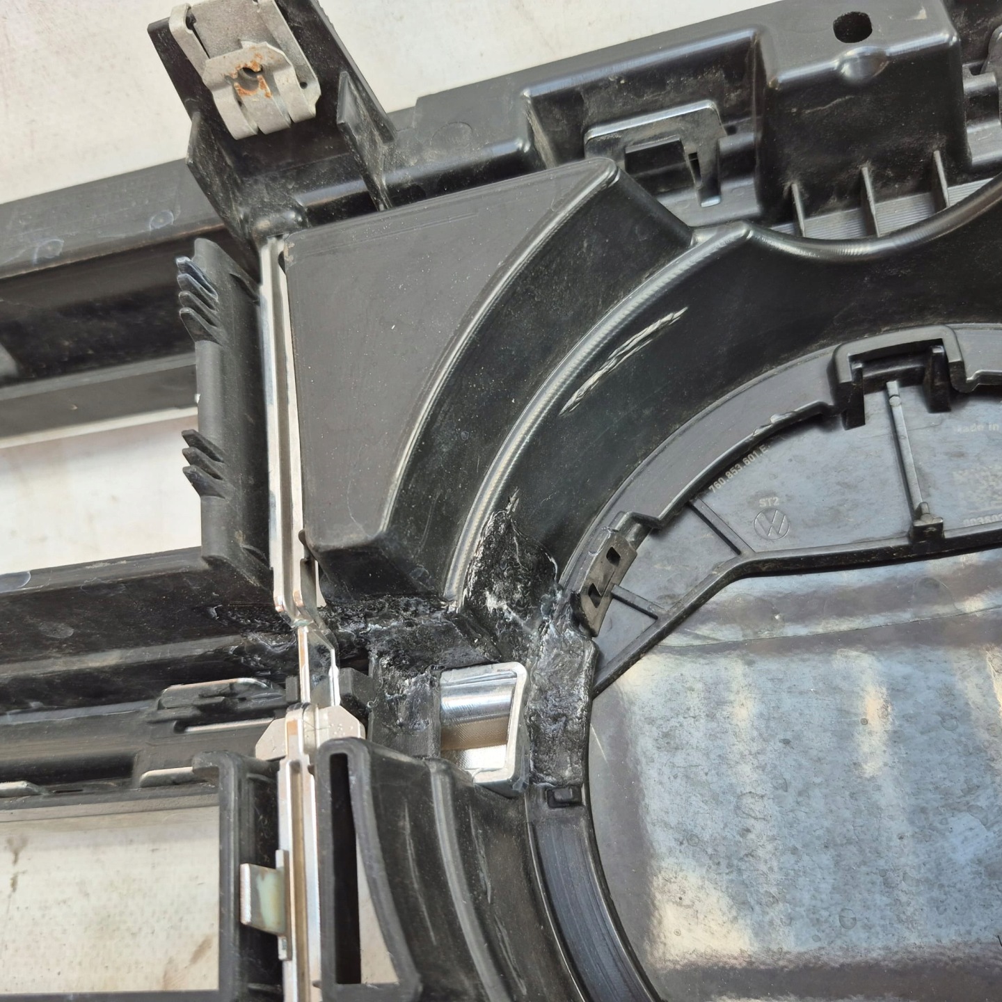 VW TOUAREG III 760 Grill Grill 760853653E