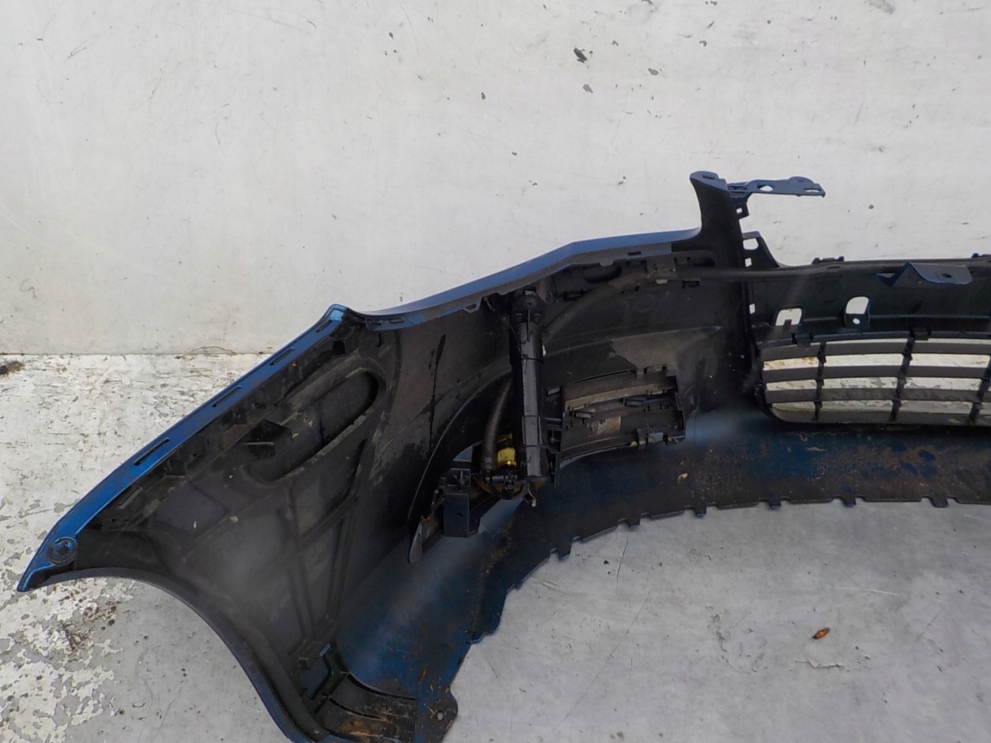 96 VOLKSWAGEN EOS bumper front front below XSENON washers