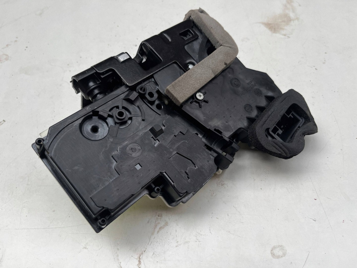 AUDI A8 D5 lock door left rear part 4N0839015B @M