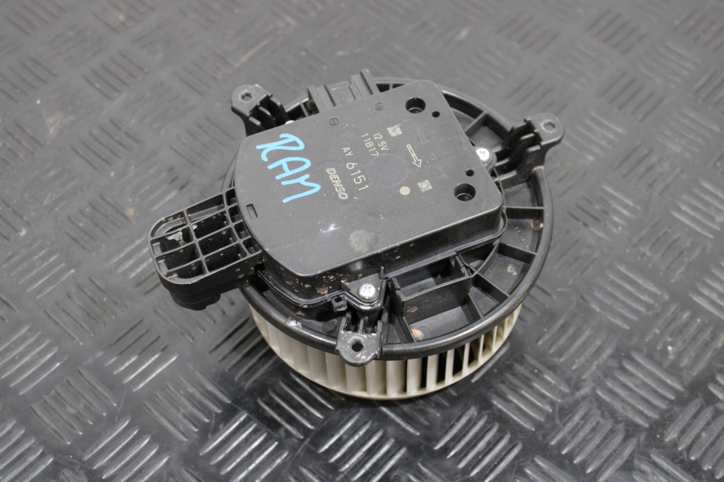 tOPENÍ ventilátor topení DODGE RAM V 5