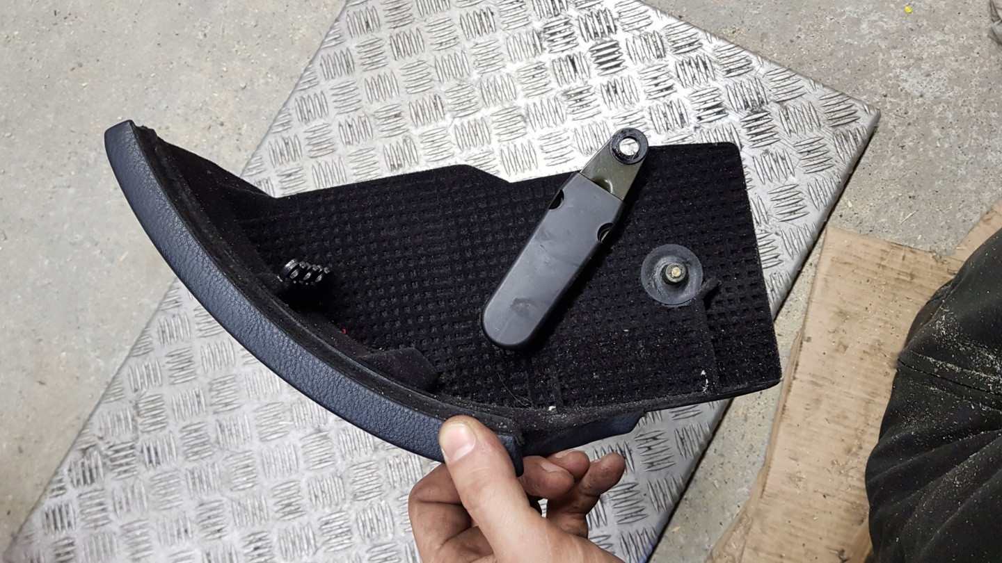 AUDI A8 D2 Handschuhfach des Beifahrers 4D1857095