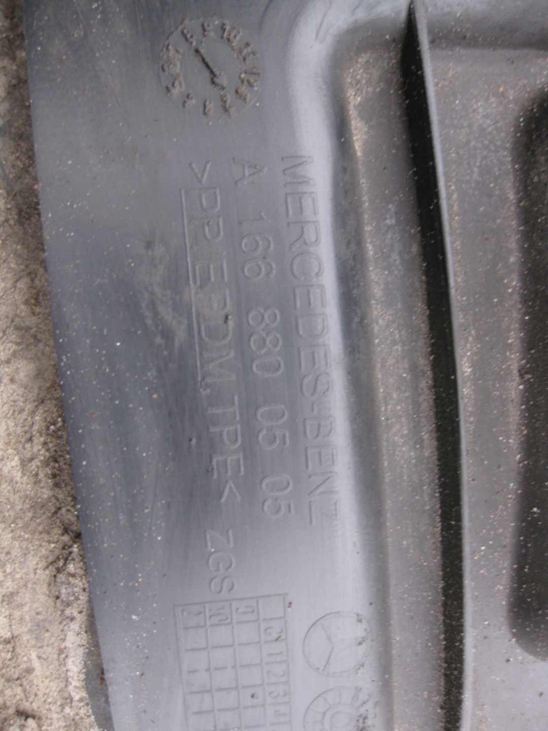MERCEDES ML W166 3.0 CDI 12R mudguard left front complete