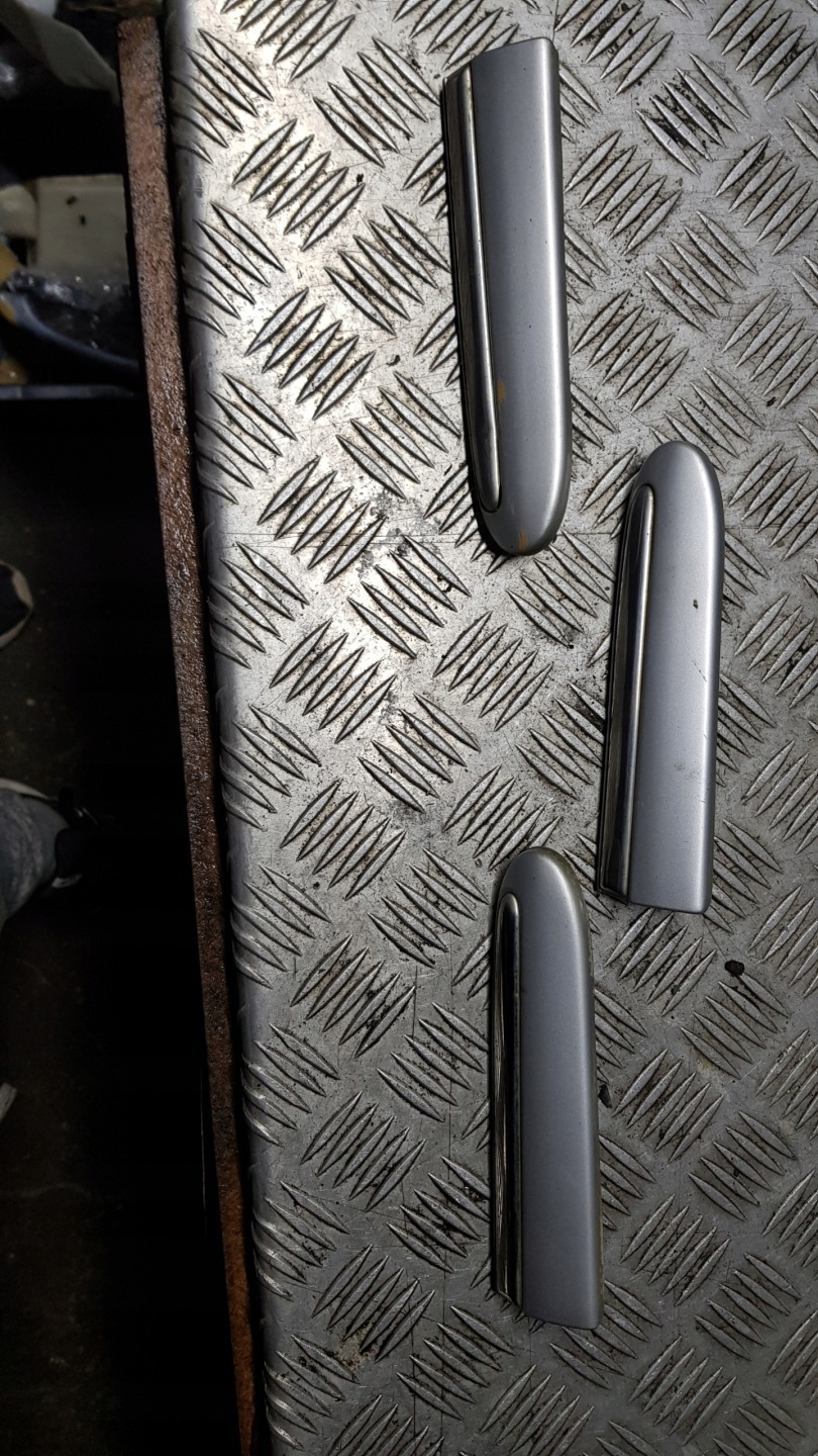 MERCEDES W220 lišta blatníku levý pravý předek