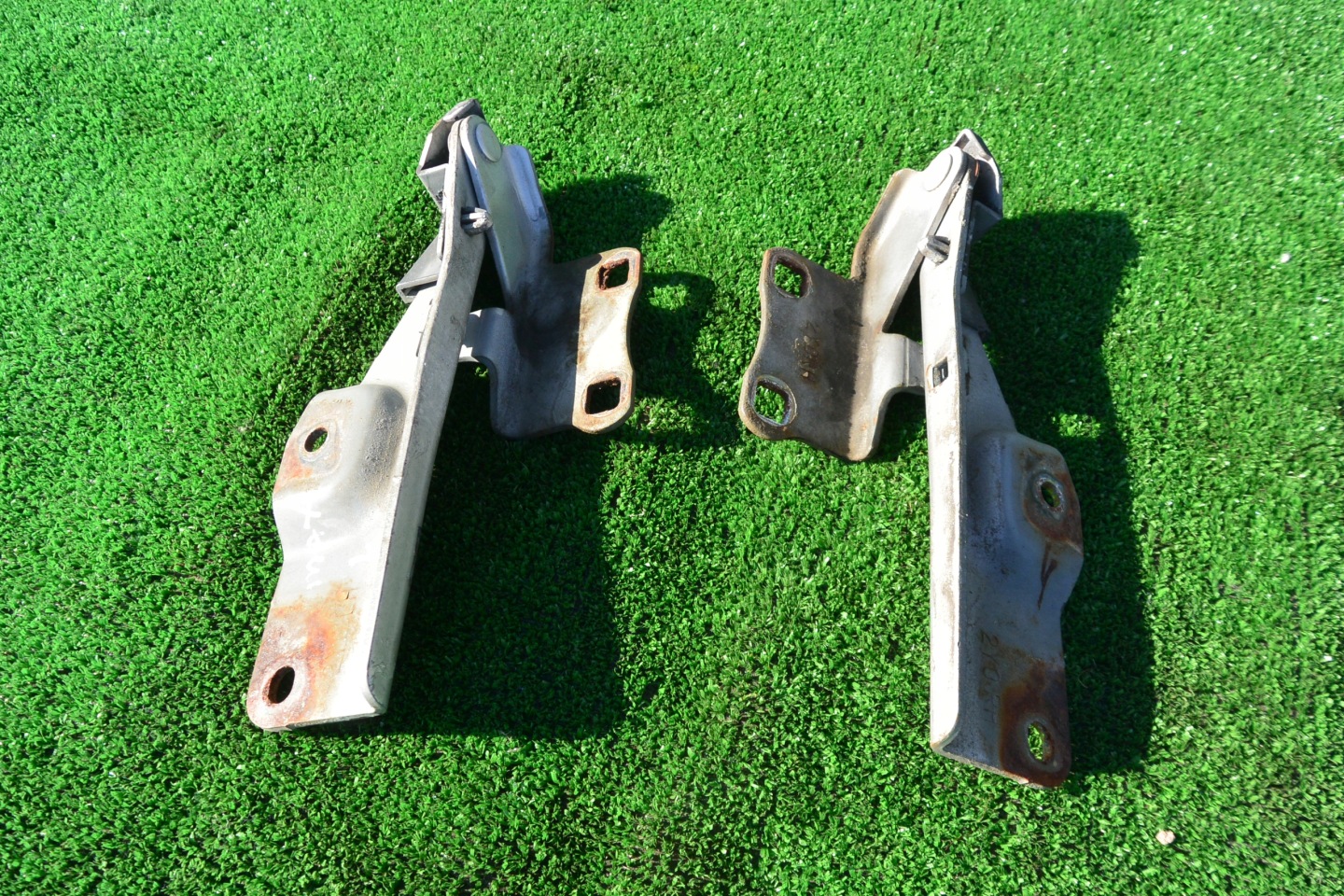 NISSAN MAXIMA A33 QX hinge bonnets left right KPL